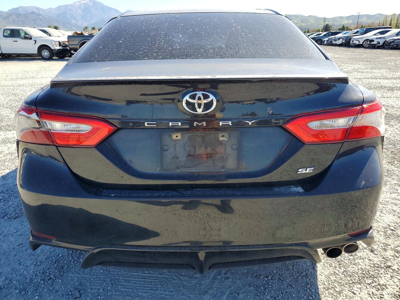 2018 TOYOTA CAMRY SE photo 6