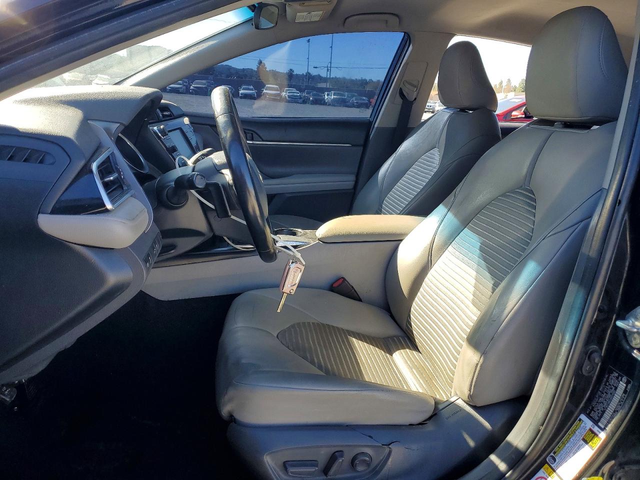 2018 TOYOTA CAMRY SE photo 7