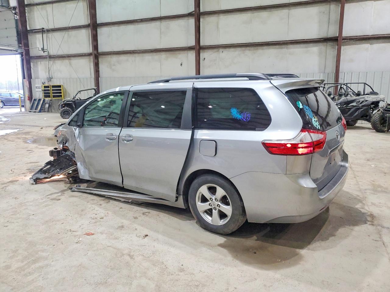 2015 TOYOTA SIENNA LE 8-PASSENGER photo 4