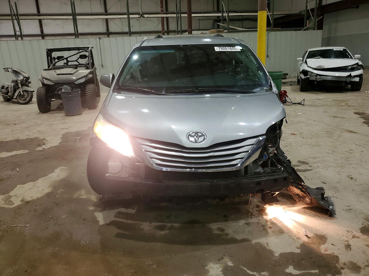2015 TOYOTA SIENNA LE 8-PASSENGER photo 13