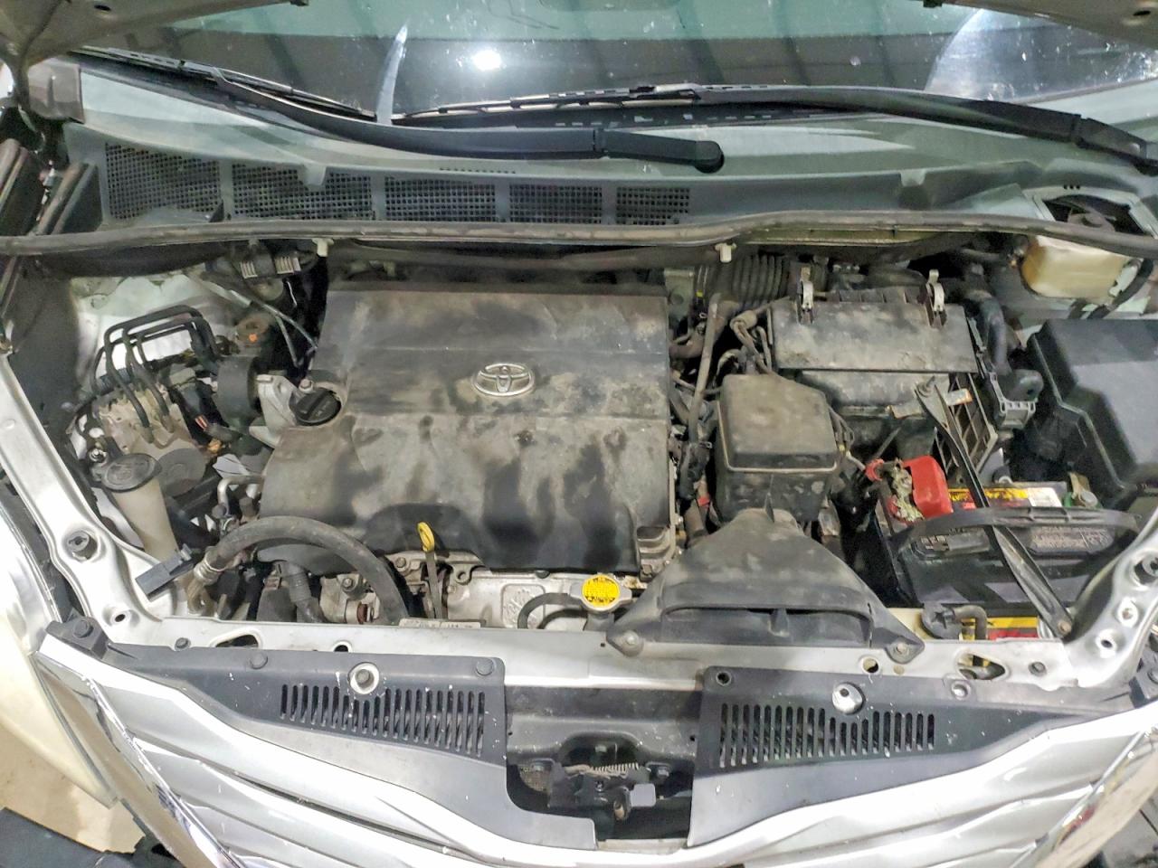 2015 TOYOTA SIENNA LE 8-PASSENGER photo 34