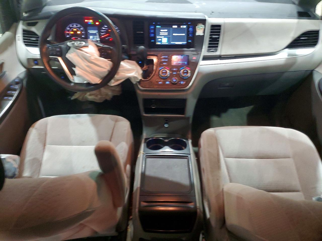 2015 TOYOTA SIENNA LE 8-PASSENGER photo 22