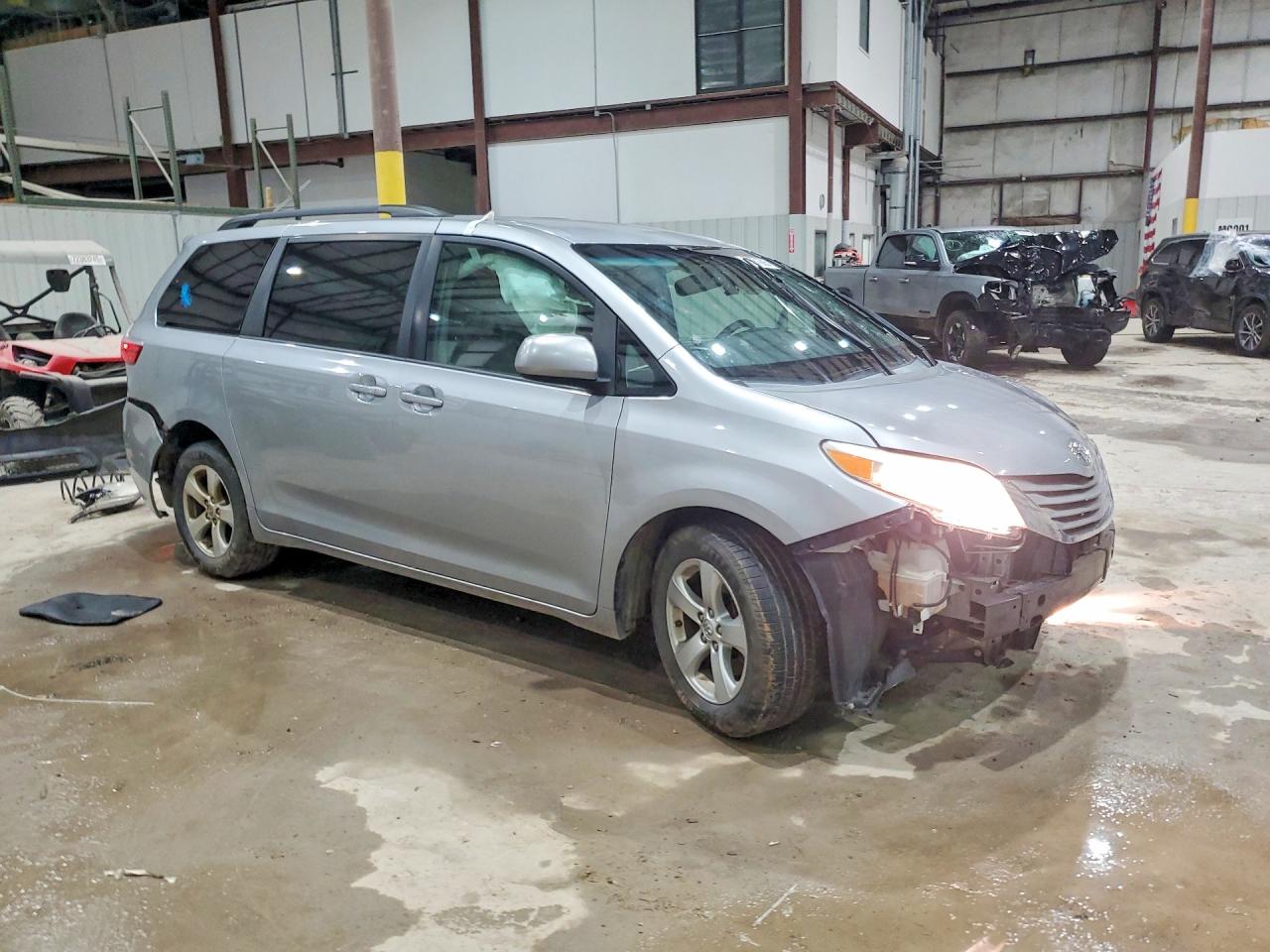 2015 TOYOTA SIENNA LE 8-PASSENGER photo 10