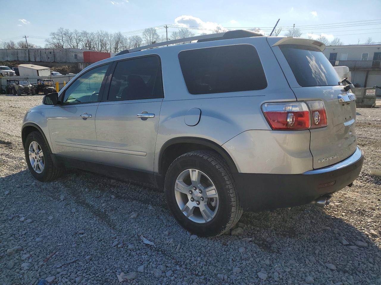 2011 GMC ACADIA SLE photo 2