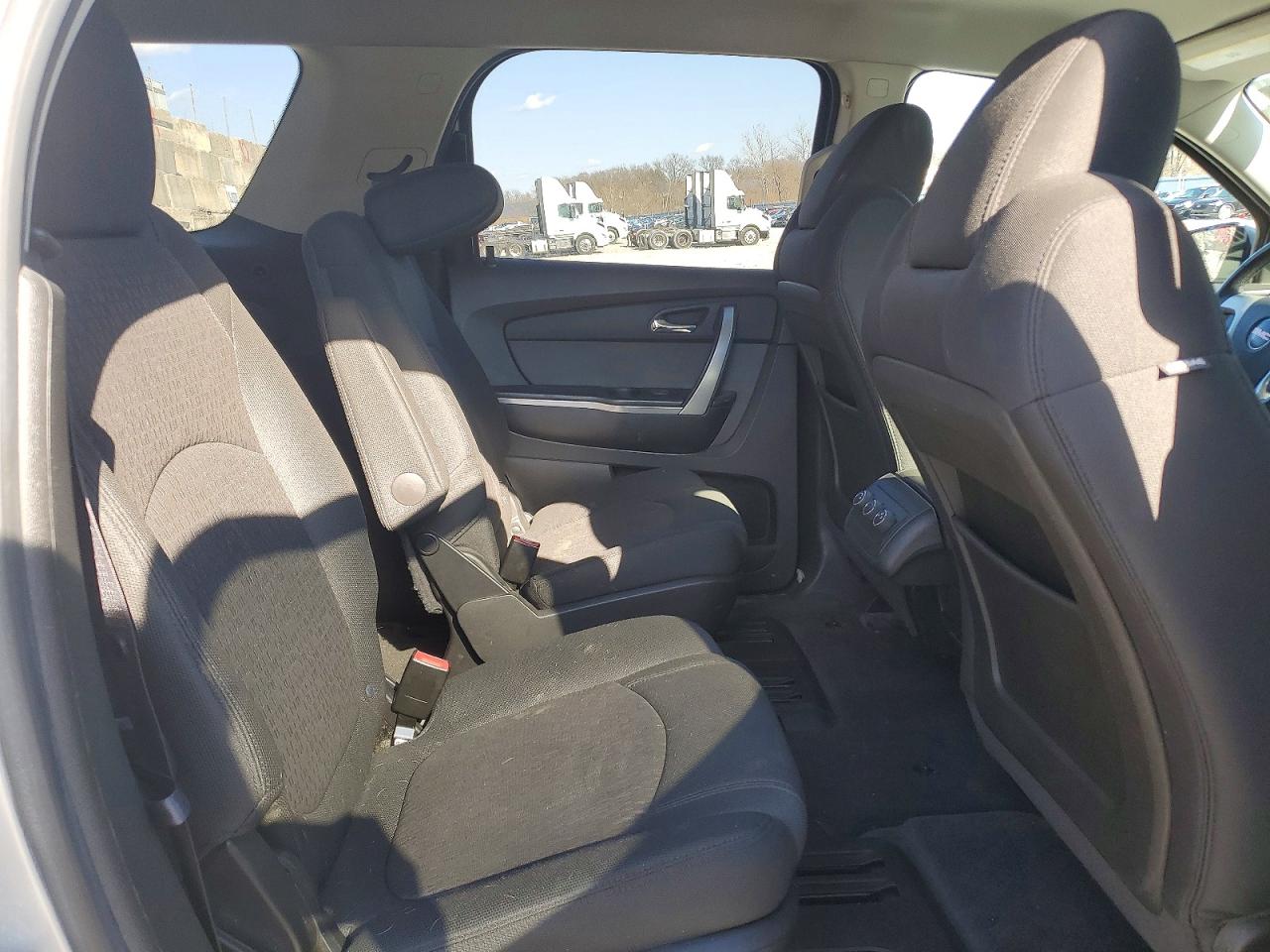 2011 GMC ACADIA SLE photo 11