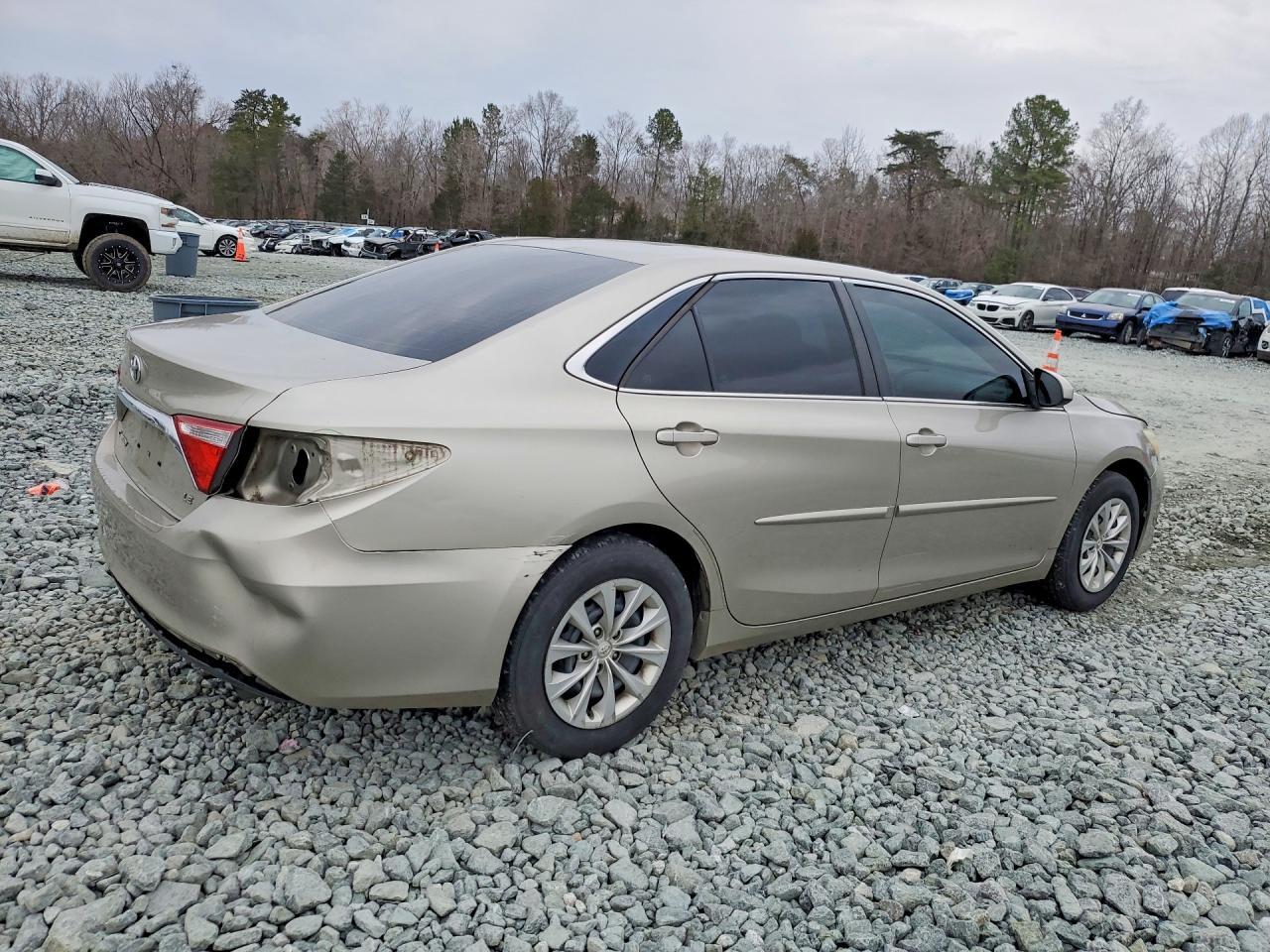 2015 TOYOTA CAMRY LE photo 5