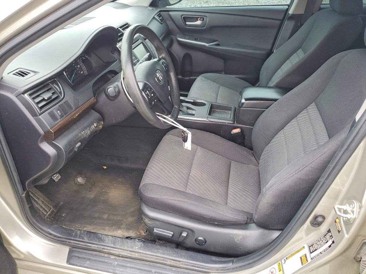 2015 TOYOTA CAMRY LE photo 13