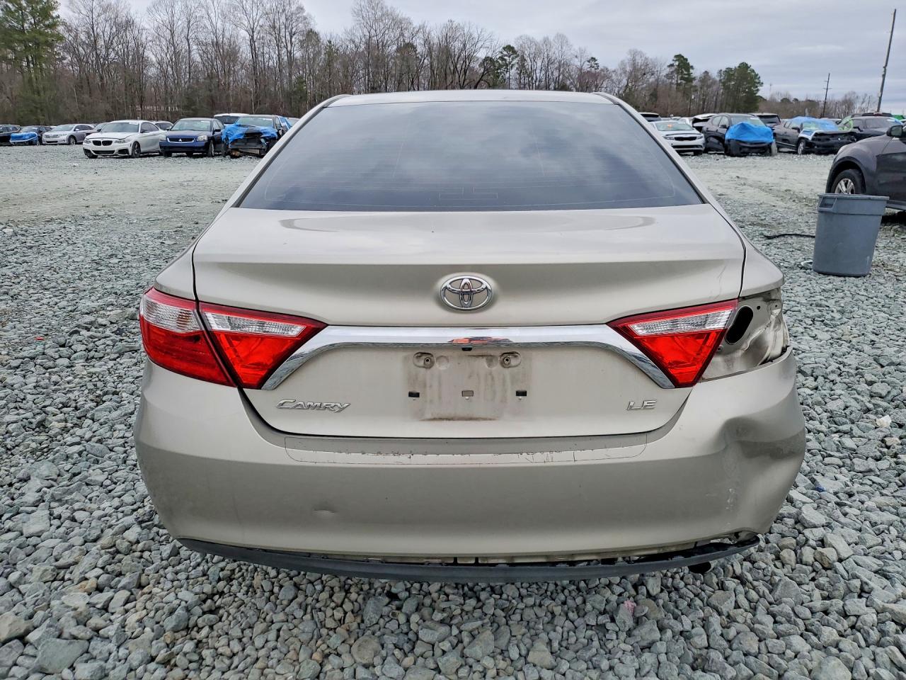 2015 TOYOTA CAMRY LE photo 11