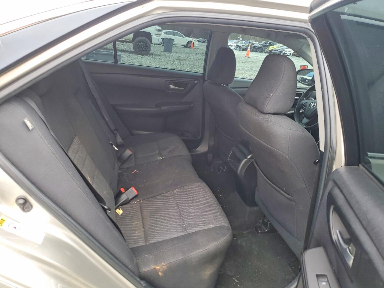 2015 TOYOTA CAMRY LE photo 19
