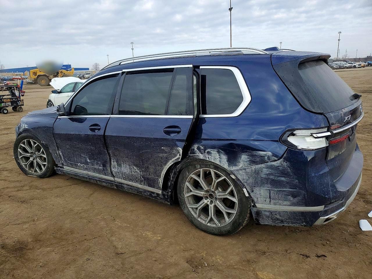 2023 BMW X7 XDRIVE40I photo 4