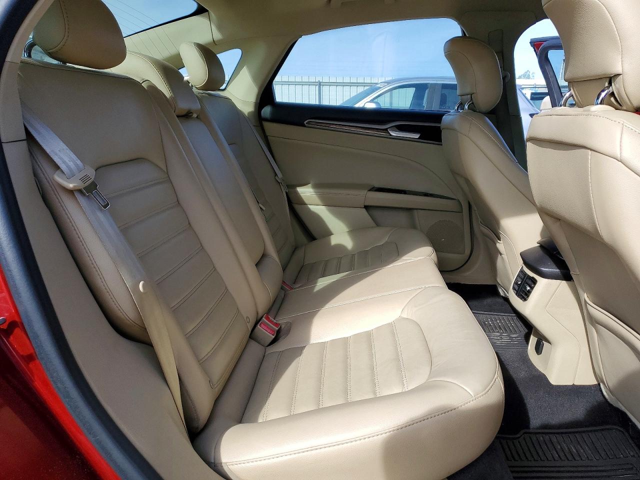 2014 FORD FUSION SE photo 19