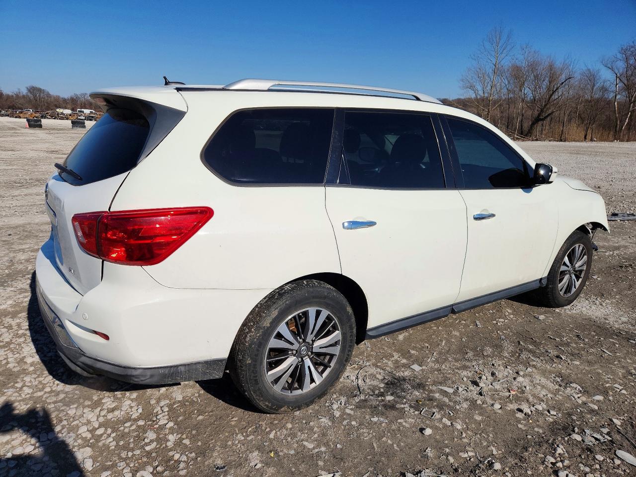 2017 NISSAN PATHFINDER SV photo 5
