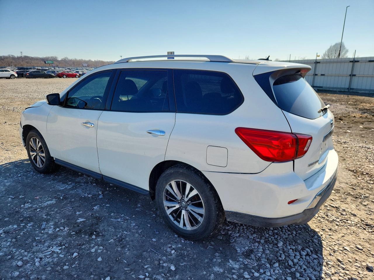 2017 NISSAN PATHFINDER SV photo 3