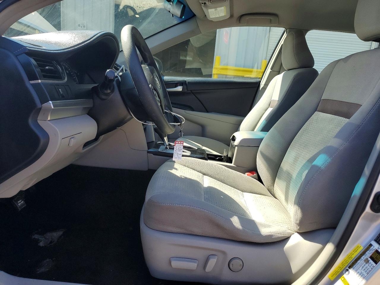 2014 TOYOTA CAMRY LE photo 13