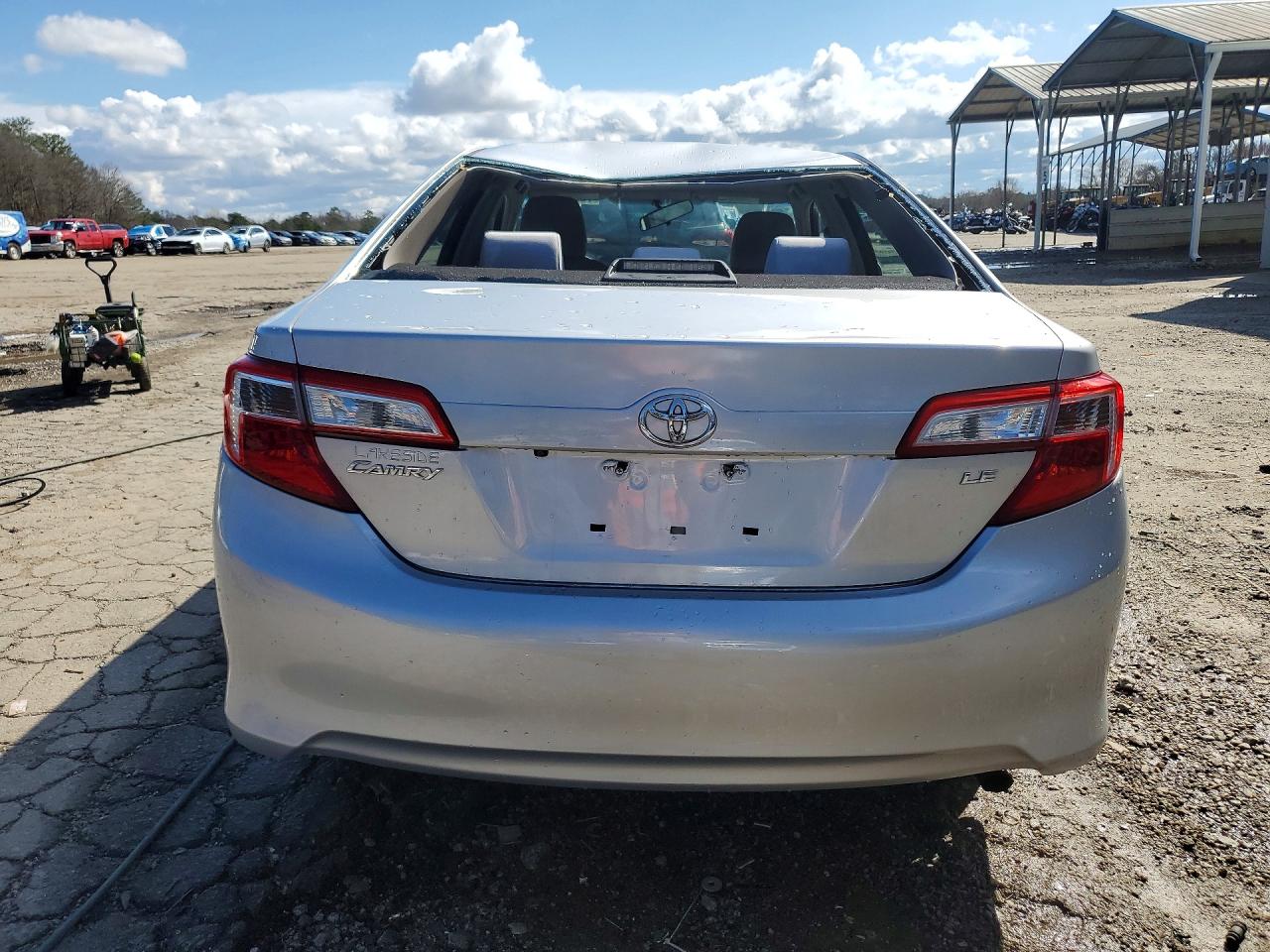 2014 TOYOTA CAMRY LE photo 11
