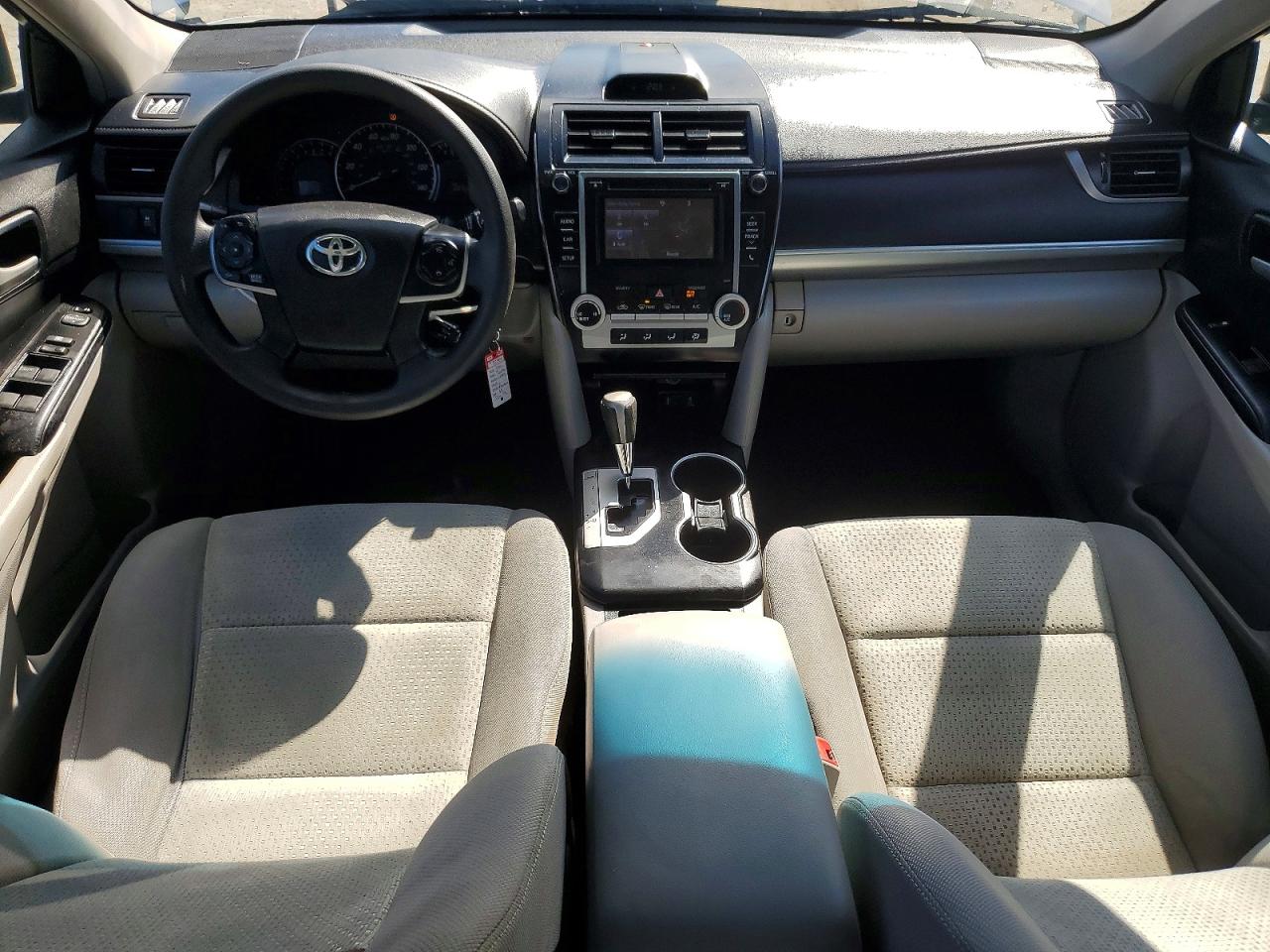 2014 TOYOTA CAMRY LE photo 15