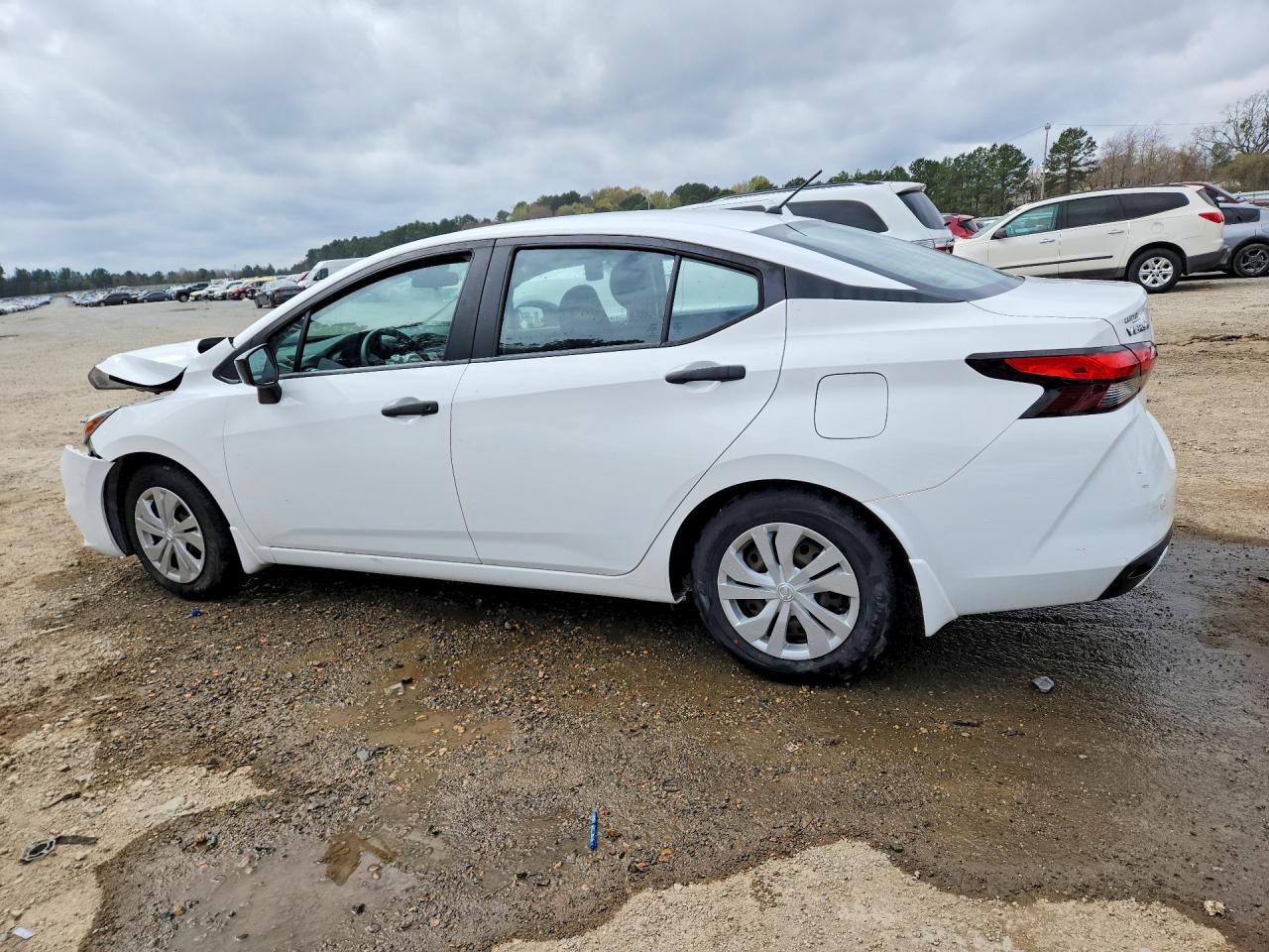 2020 NISSAN VERSA S photo 3
