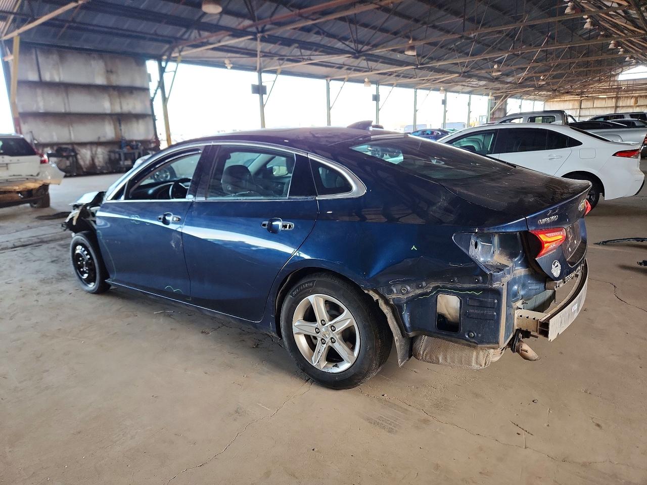 2022 CHEVROLET MALIBU LT photo 4