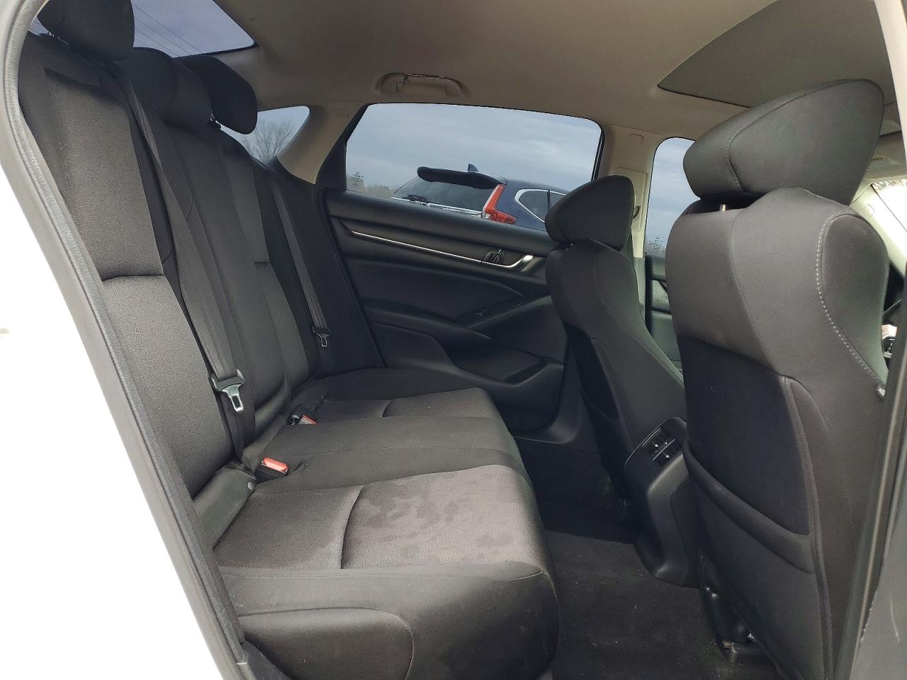 2018 HONDA ACCORD EX photo 28