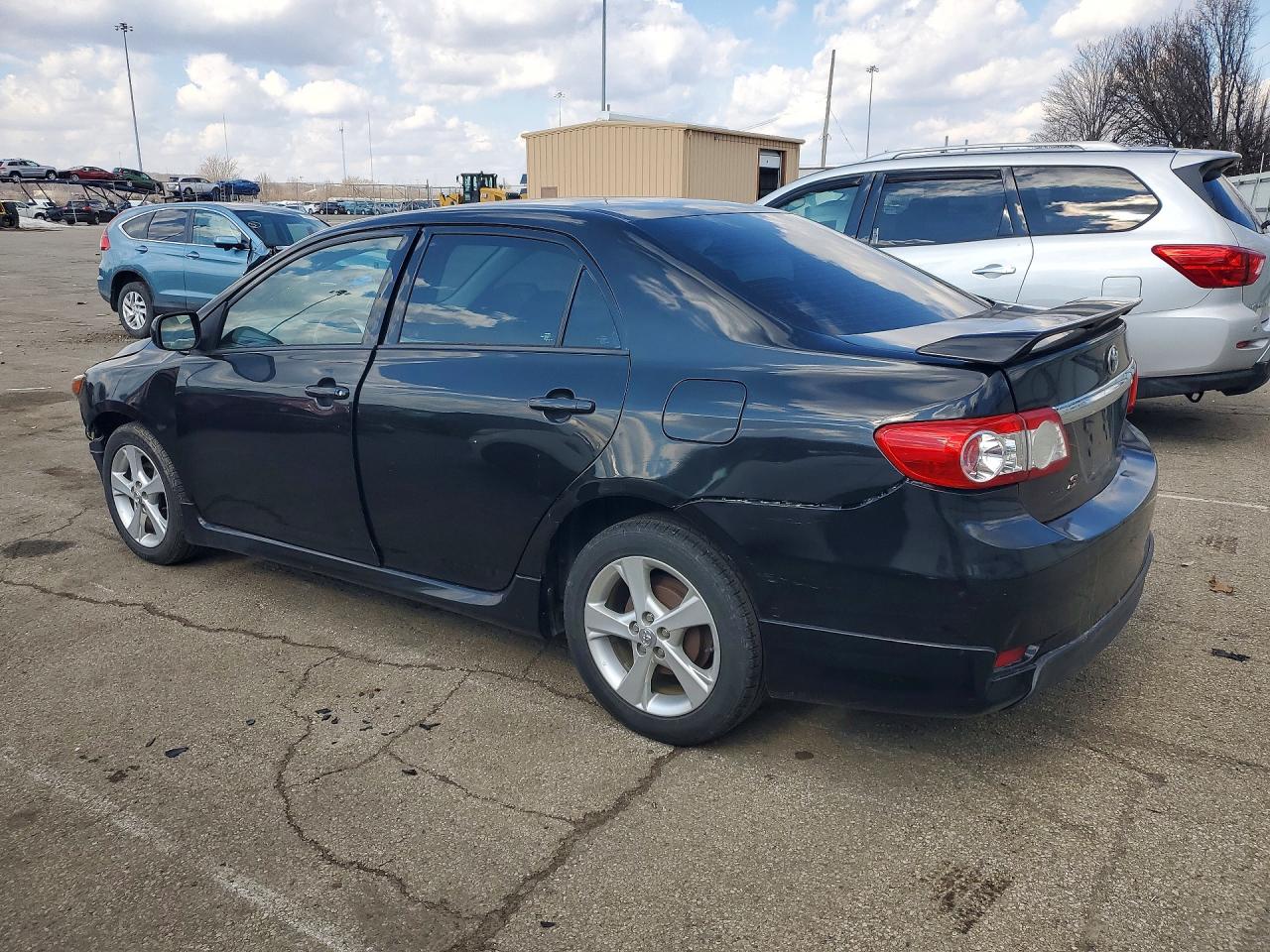 2013 TOYOTA COROLLA S photo 2