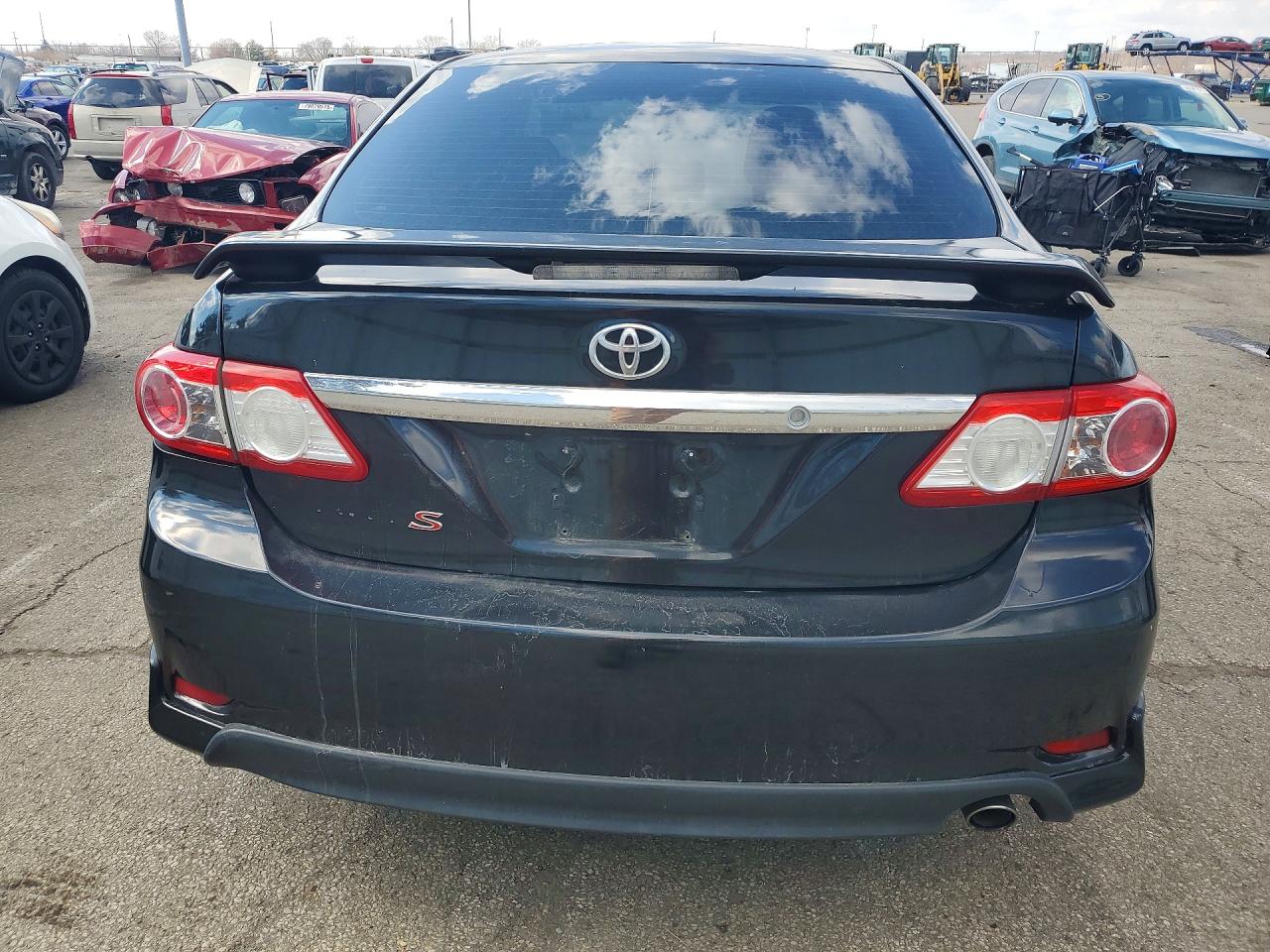 2013 TOYOTA COROLLA S photo 6