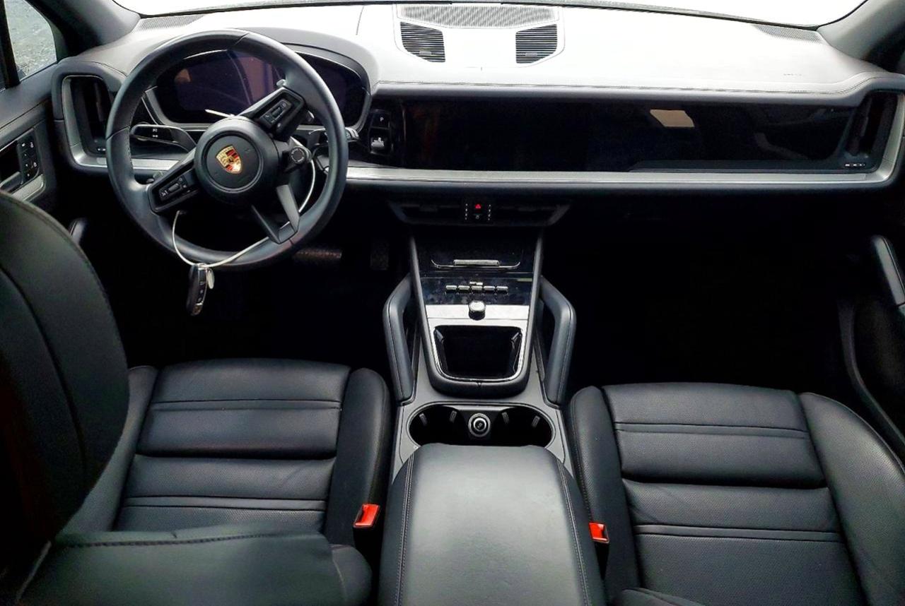 2024 PORSCHE CAYENNE photo 15
