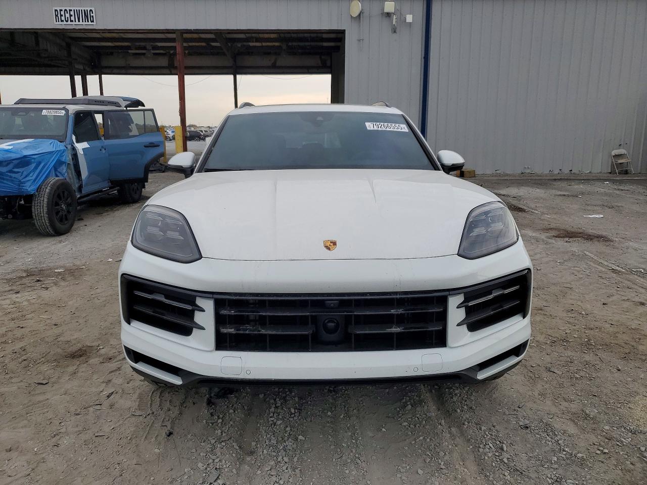 2024 PORSCHE CAYENNE photo 9