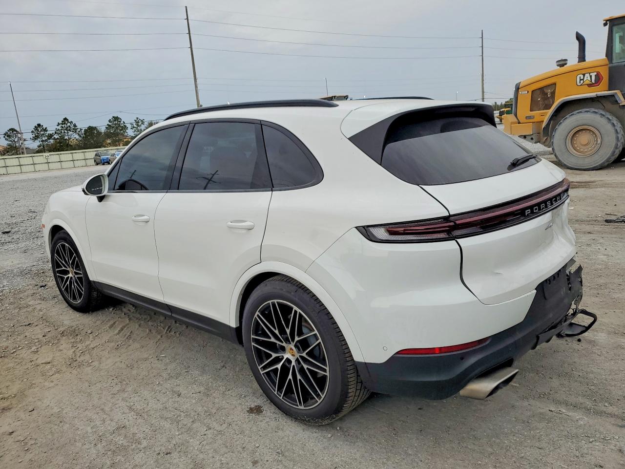 2024 PORSCHE CAYENNE photo 3