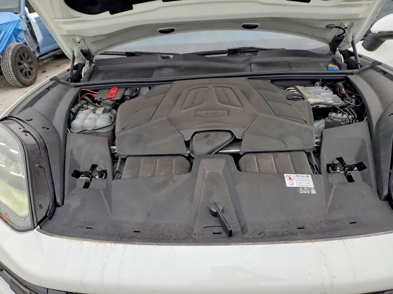2024 PORSCHE CAYENNE photo 23