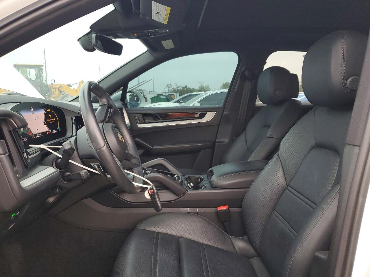2024 PORSCHE CAYENNE photo 13