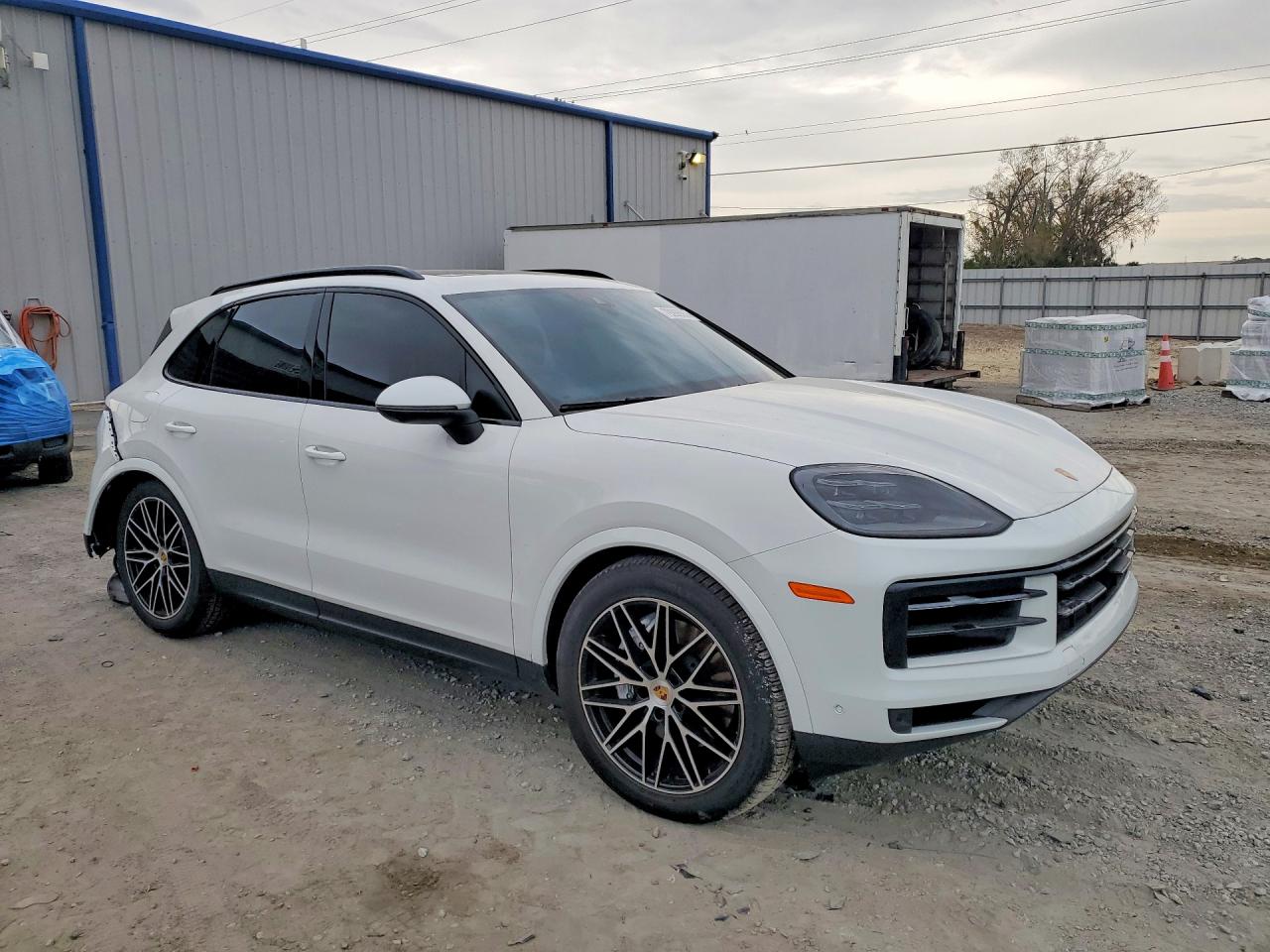 2024 PORSCHE CAYENNE photo 7