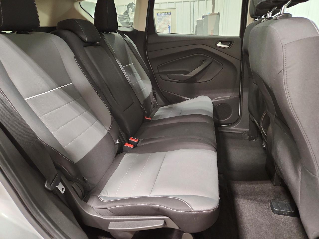 2015 FORD ESCAPE SE photo 28