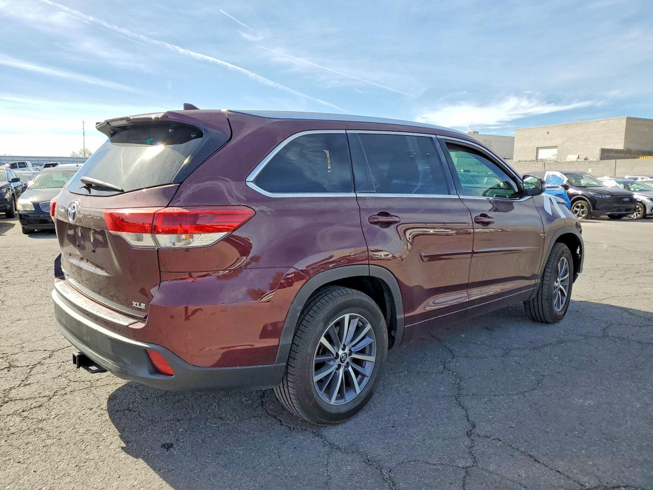 2018 TOYOTA HIGHLANDER XLE photo 5
