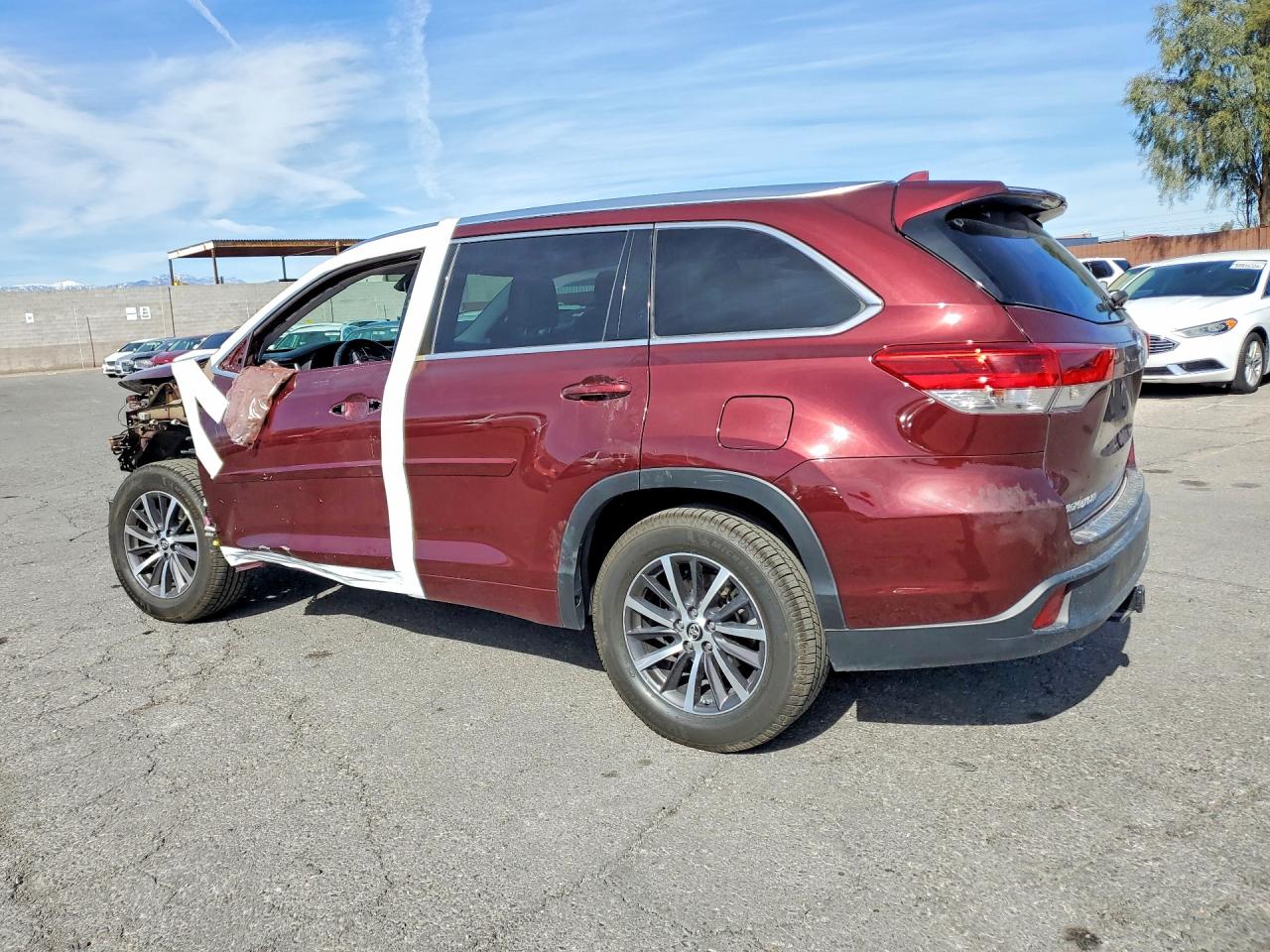 2018 TOYOTA HIGHLANDER XLE photo 3