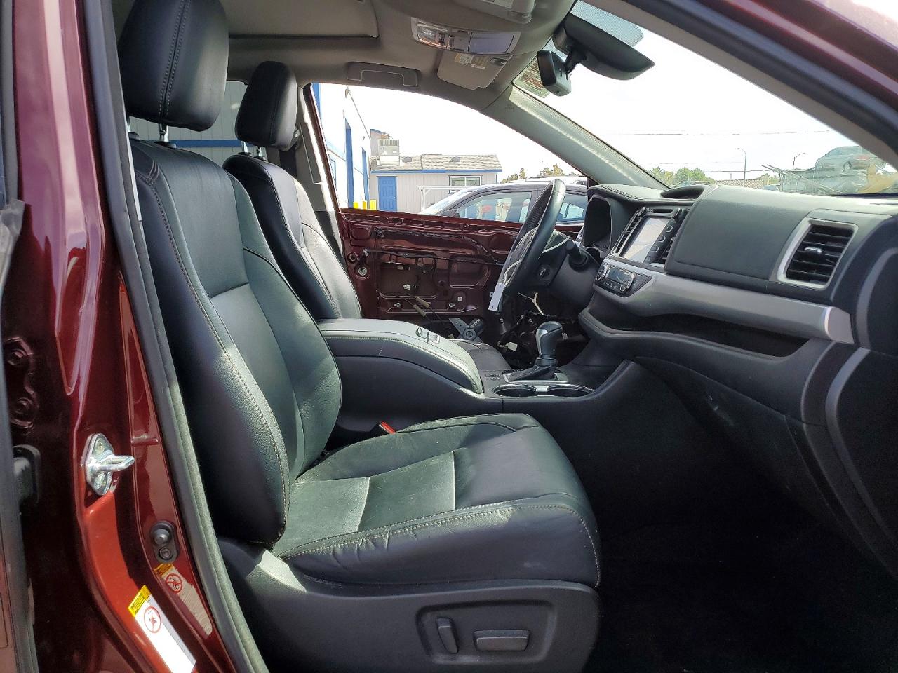 2018 TOYOTA HIGHLANDER XLE photo 13