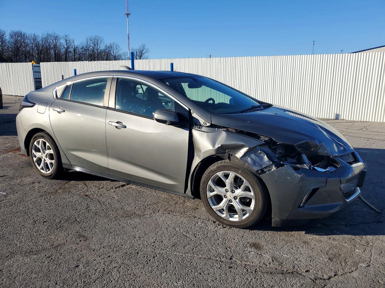 2016 CHEVROLET VOLT LTZ photo 4