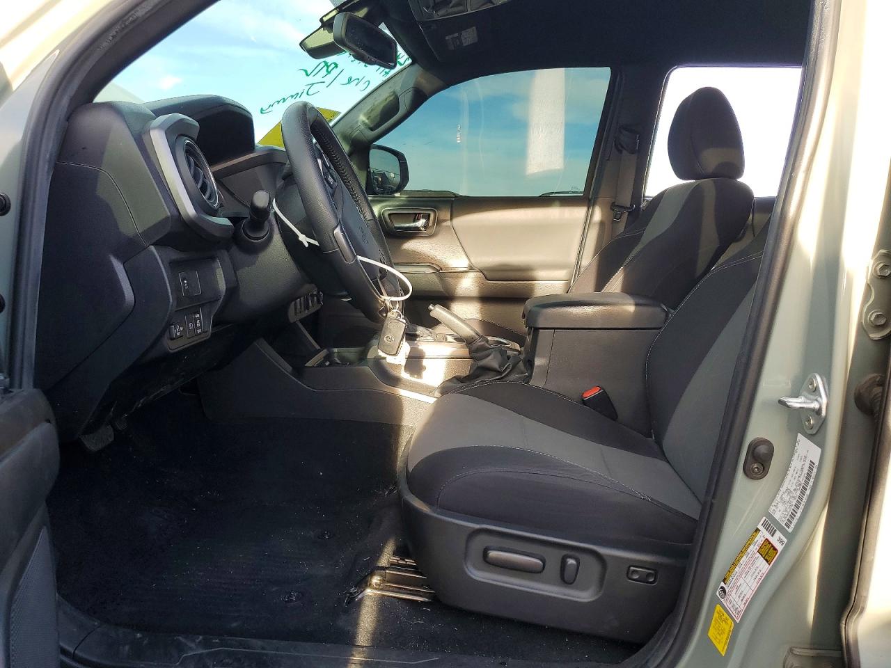 2022 TOYOTA TACOMA TRD OFF-ROAD photo 13
