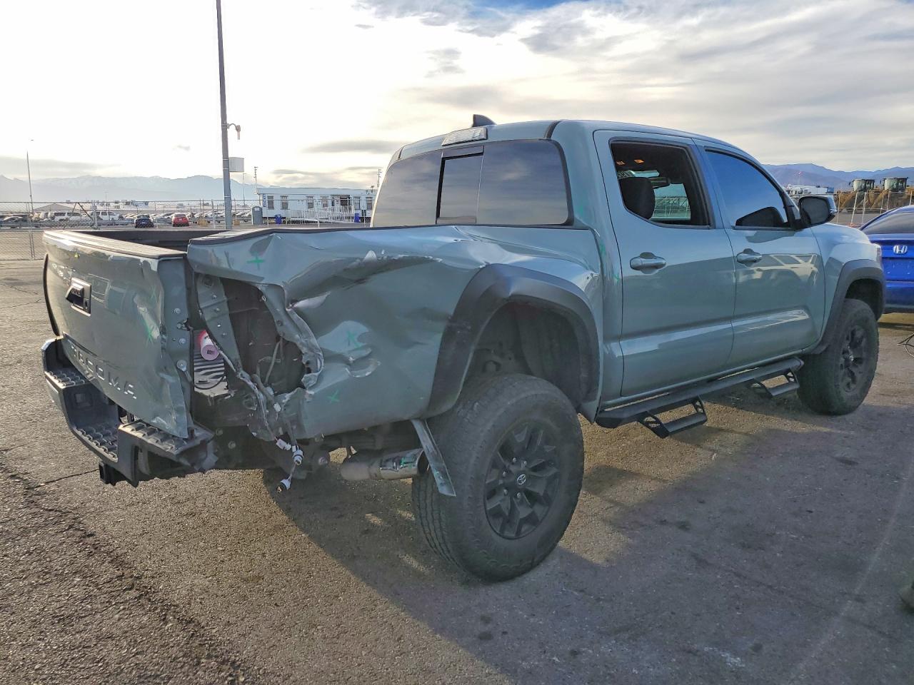 2022 TOYOTA TACOMA TRD OFF-ROAD photo 5