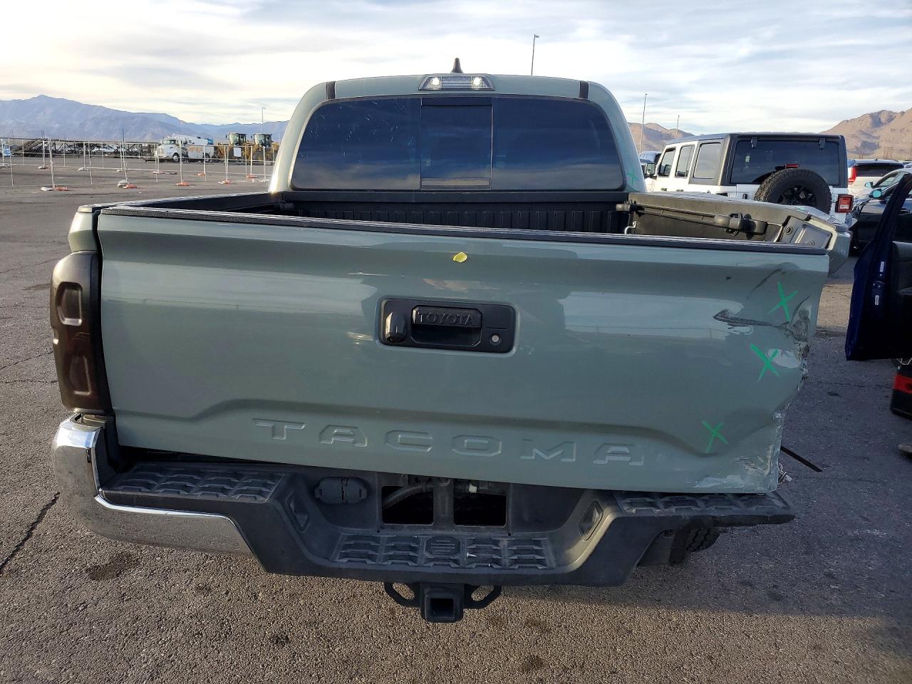 2022 TOYOTA TACOMA TRD OFF-ROAD photo 11