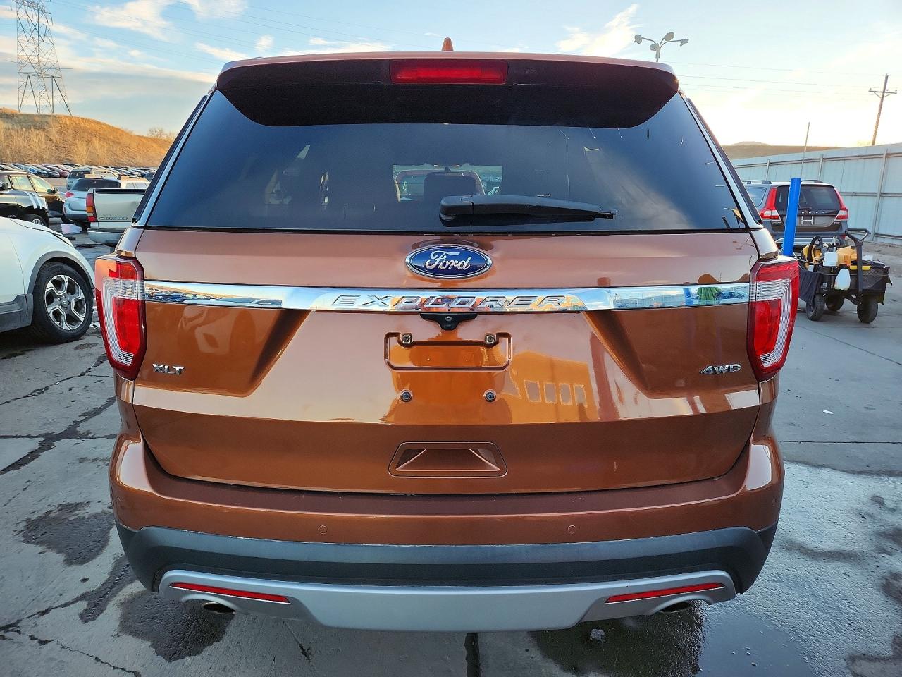 2017 FORD EXPLORER XLT photo 6