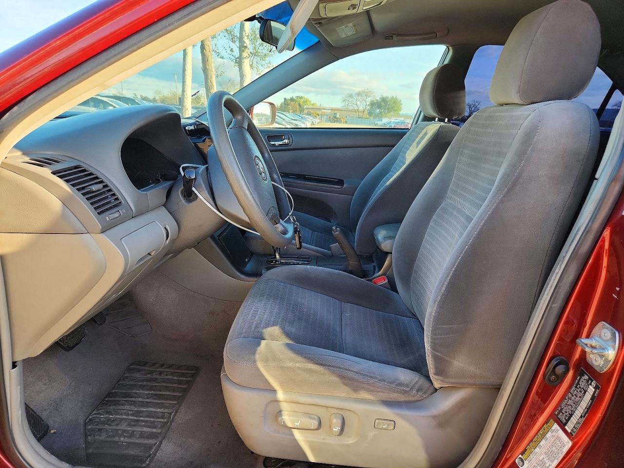 2005 TOYOTA CAMRY LE photo 7