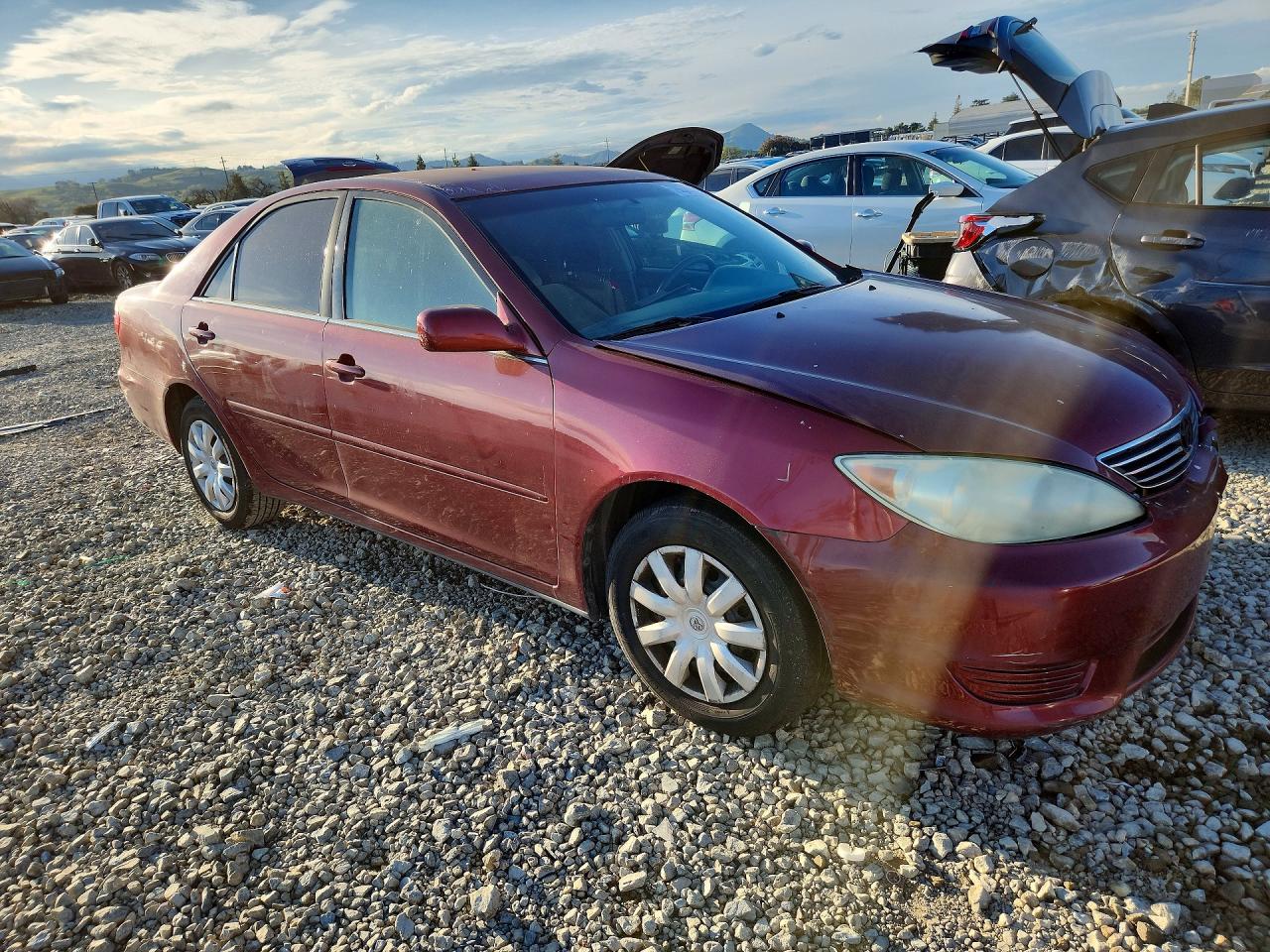 2005 TOYOTA CAMRY LE photo 4