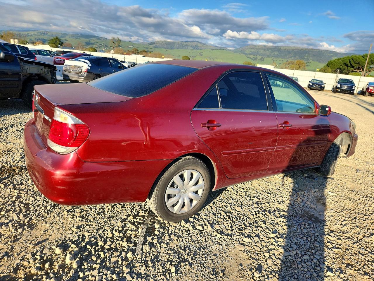 2005 TOYOTA CAMRY LE photo 3