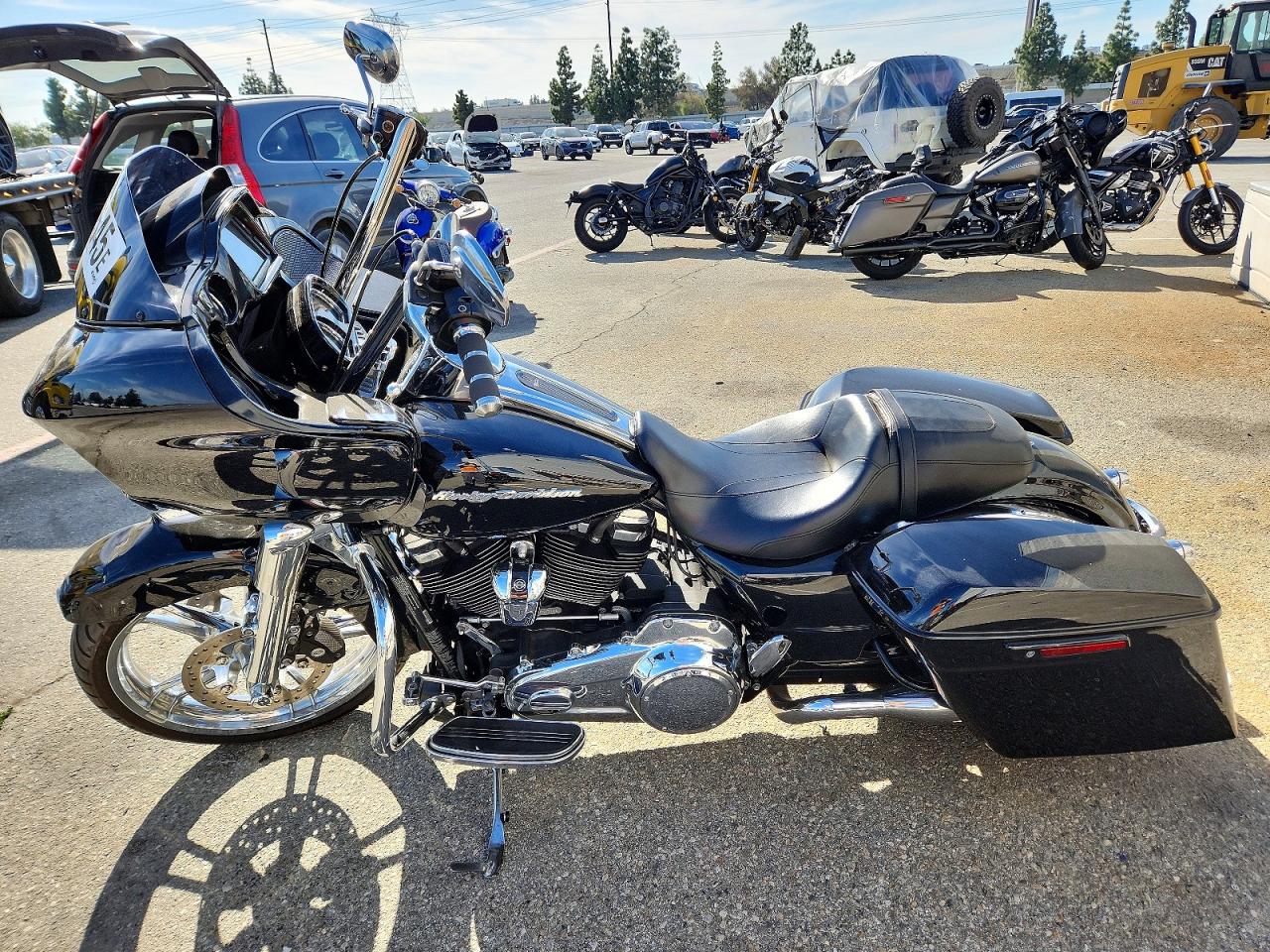 2017 HARLEY-DAVIDSON FLTRXS ROAD GLIDE SPECIAL photo 3