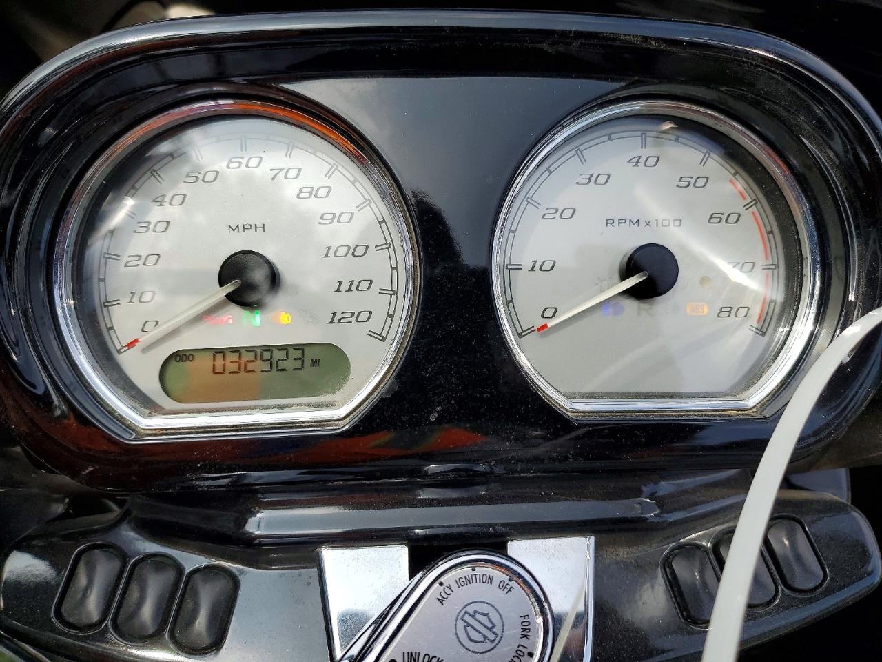 2017 HARLEY-DAVIDSON FLTRXS ROAD GLIDE SPECIAL photo 7