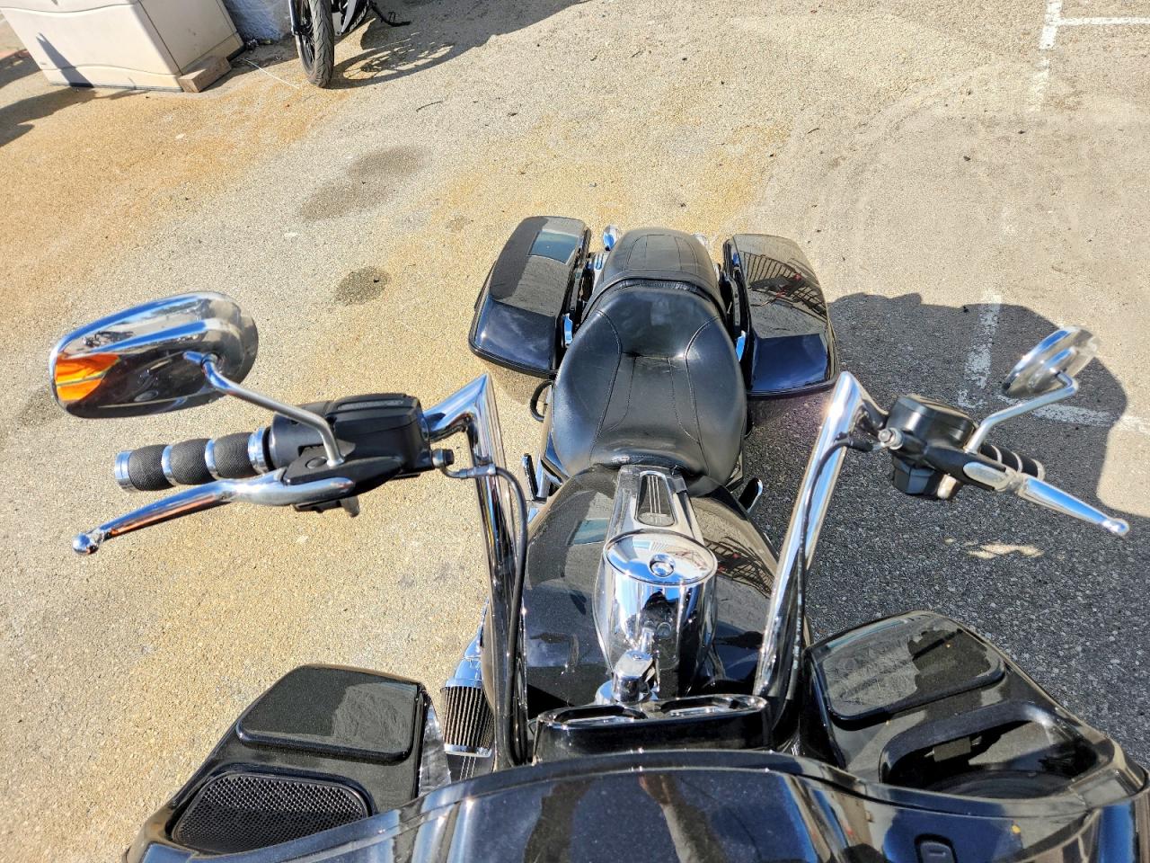 2017 HARLEY-DAVIDSON FLTRXS ROAD GLIDE SPECIAL photo 5