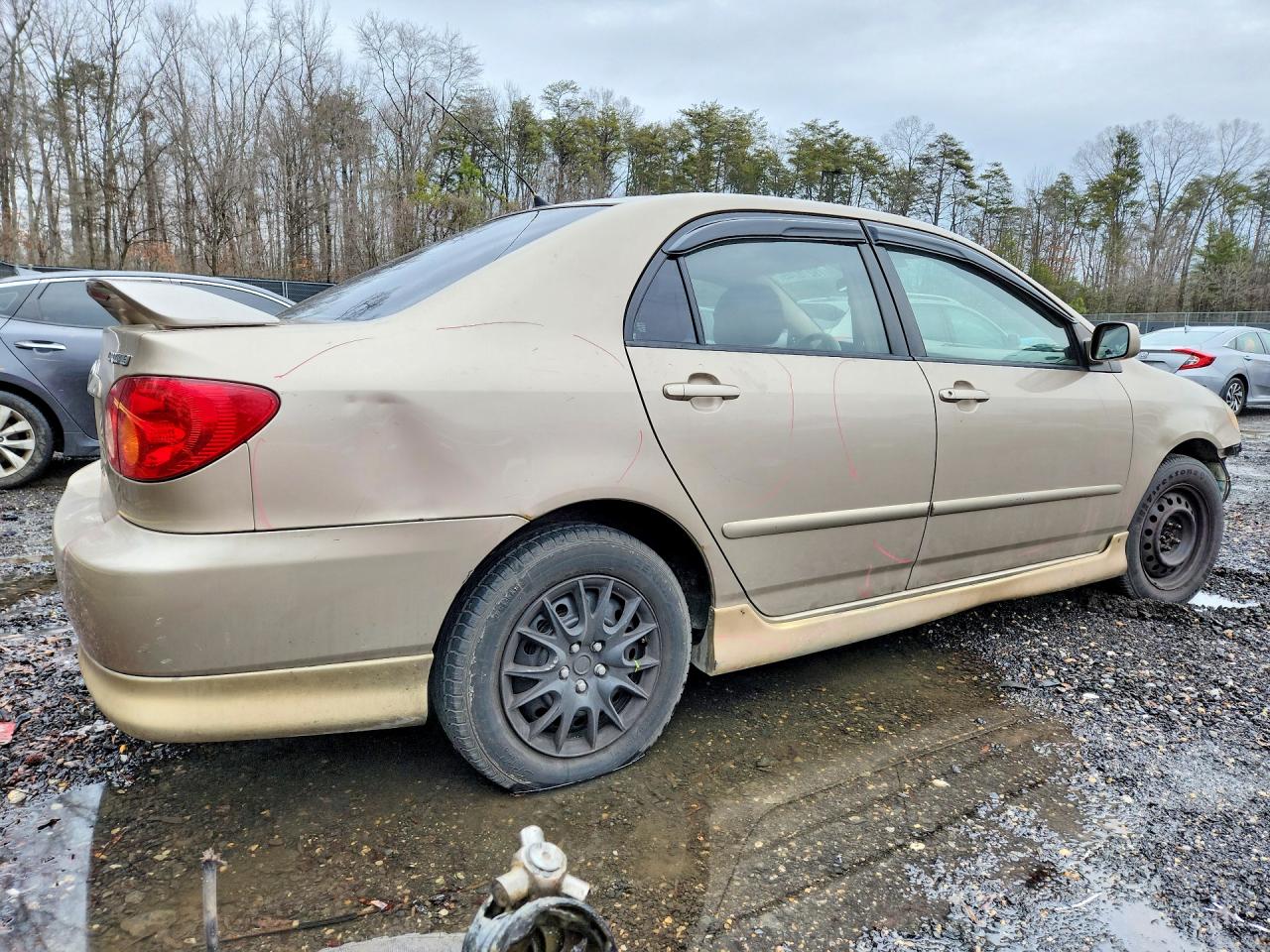 2004 TOYOTA COROLLA LE photo 5