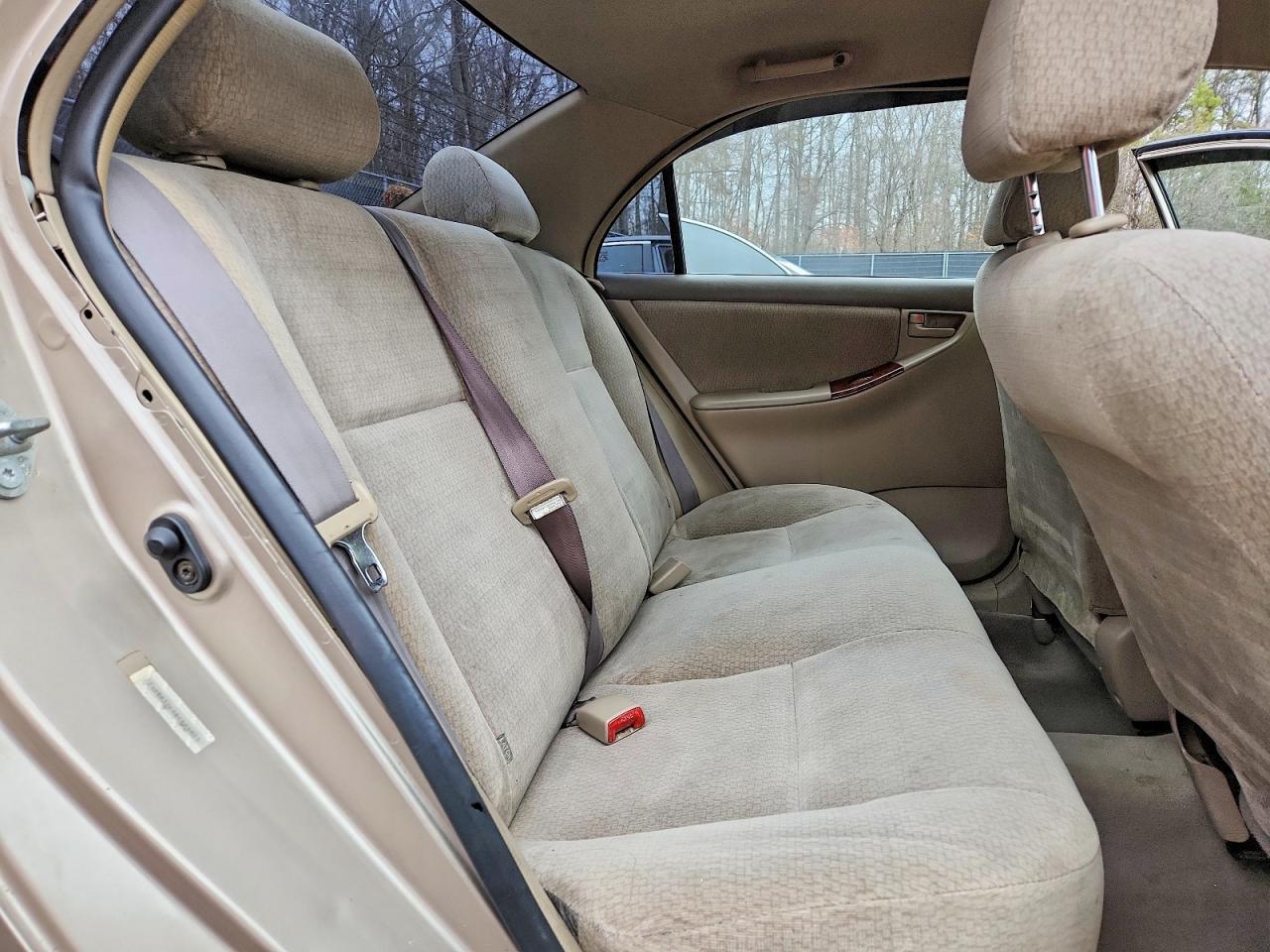 2004 TOYOTA COROLLA LE photo 19