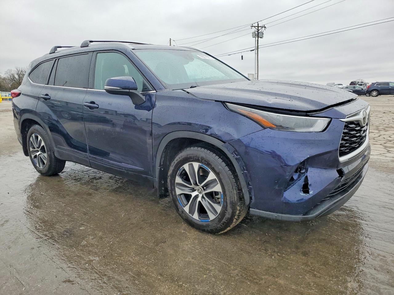 2022 TOYOTA HIGHLANDER XLE photo 4