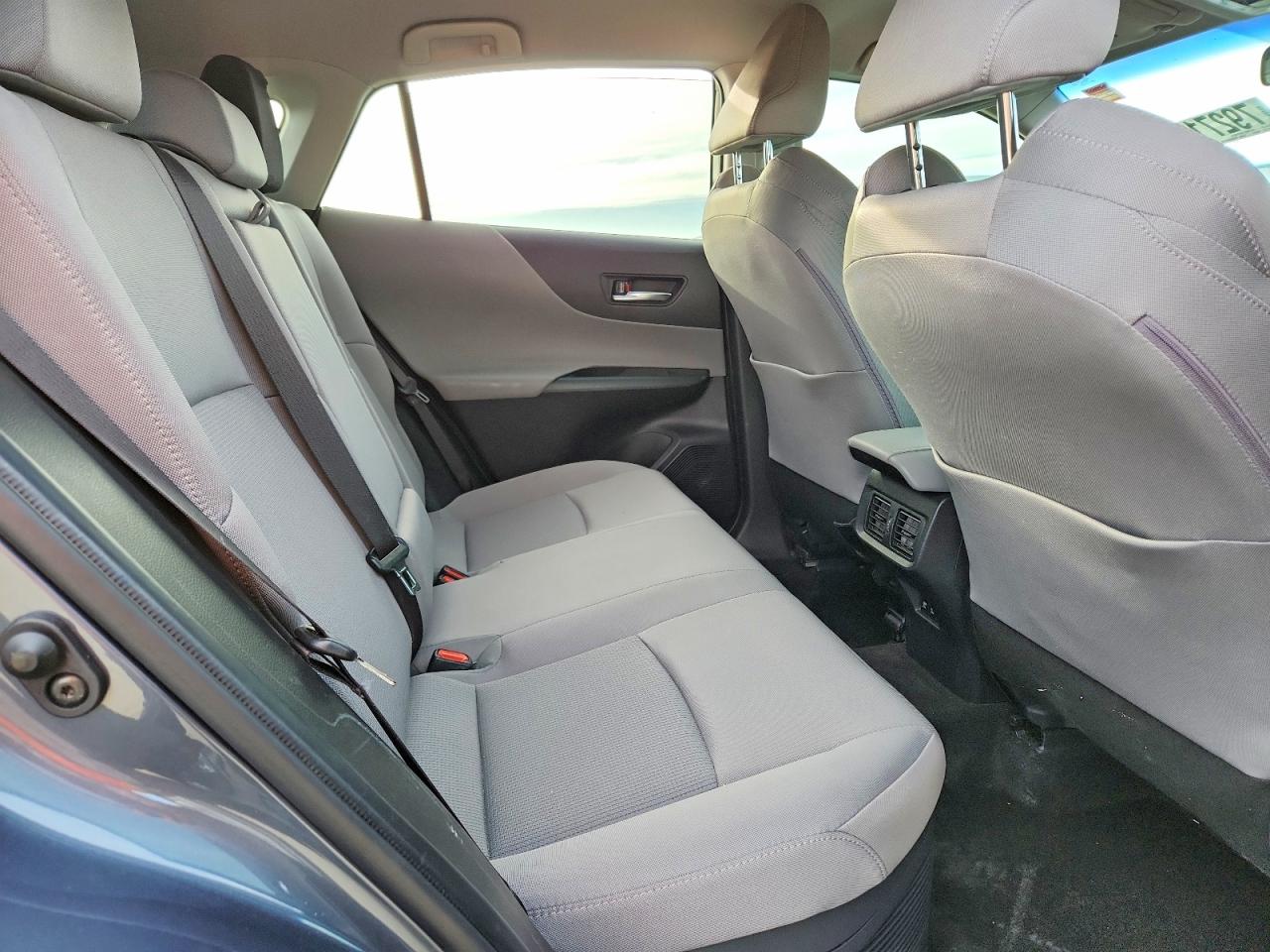 2021 TOYOTA VENZA LE photo 21